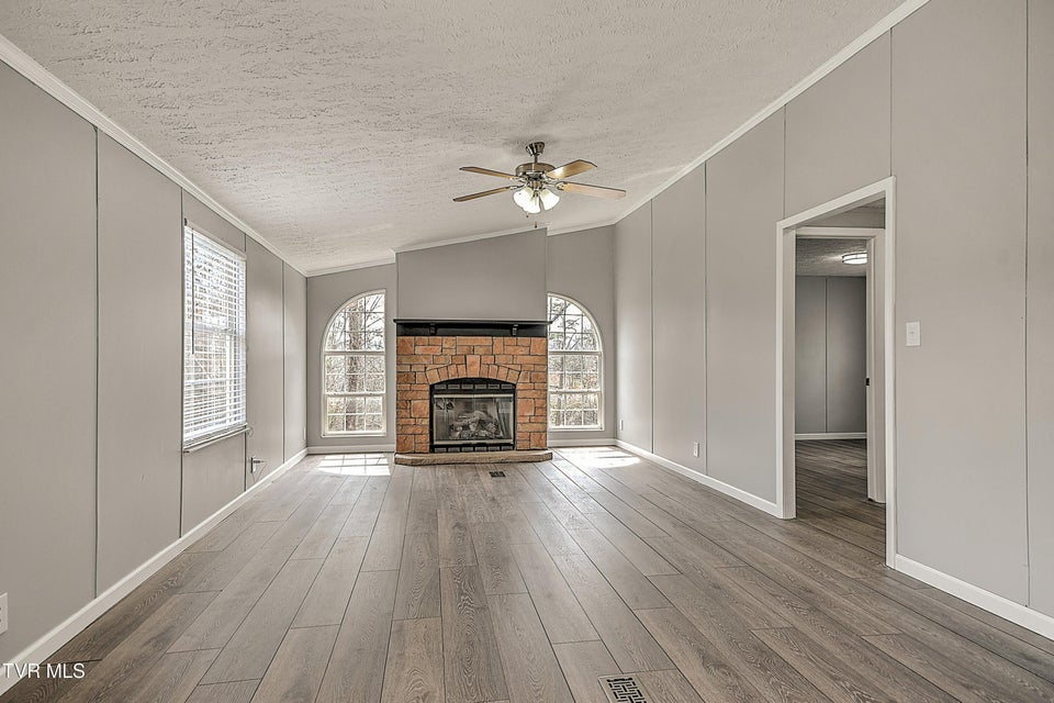 Photo #27: 299 Roosevelt Avenue