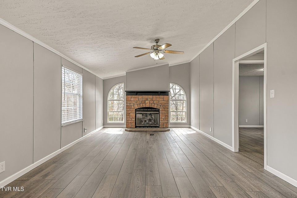 Photo #28: 299 Roosevelt Avenue