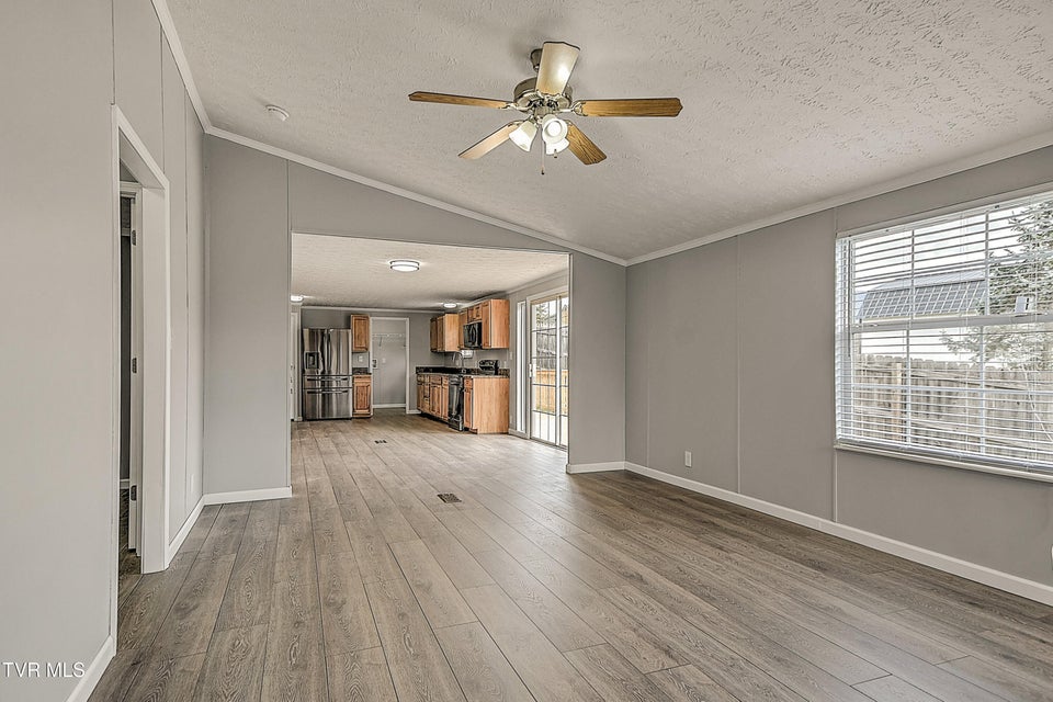 Photo #30: 299 Roosevelt Avenue