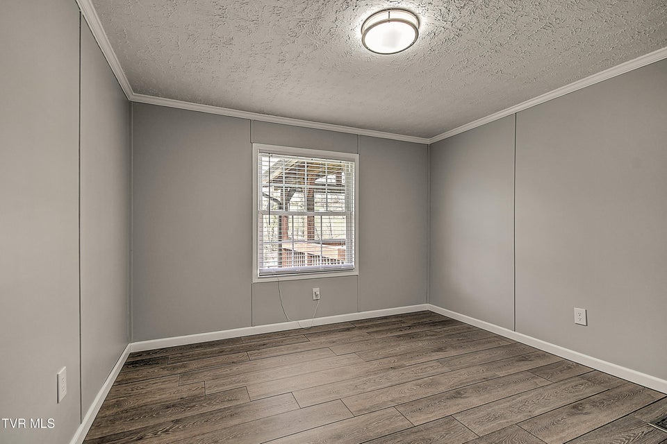 Photo #31: 299 Roosevelt Avenue