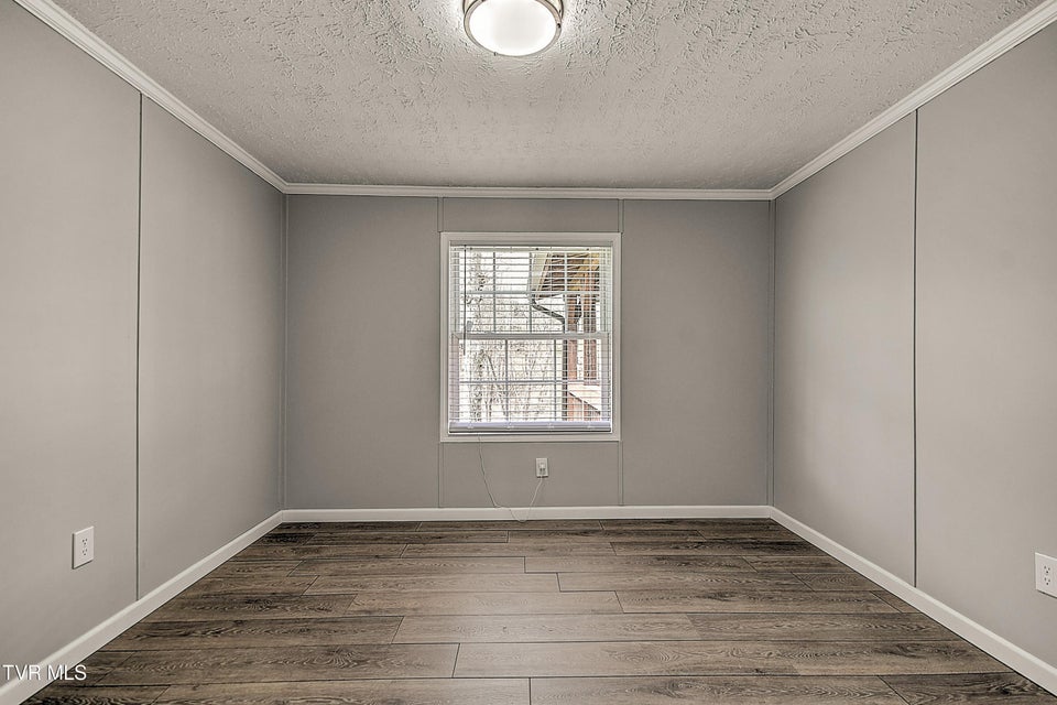 Photo #32: 299 Roosevelt Avenue