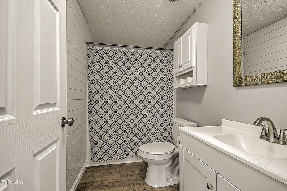 Photo #34: 299 Roosevelt Avenue