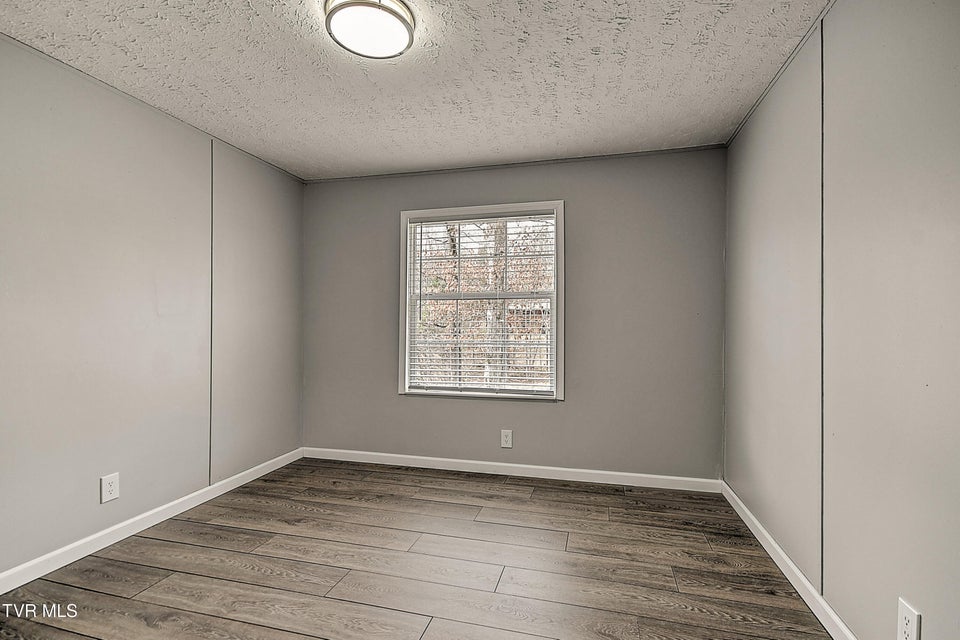 Photo #35: 299 Roosevelt Avenue