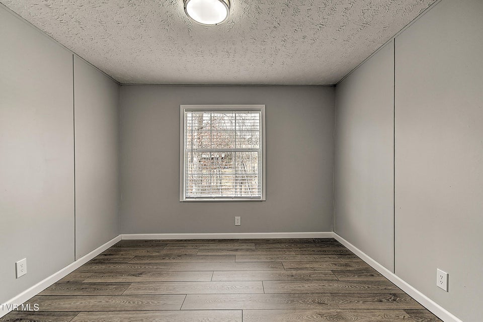 Photo #36: 299 Roosevelt Avenue