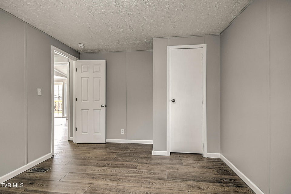 Photo #37: 299 Roosevelt Avenue