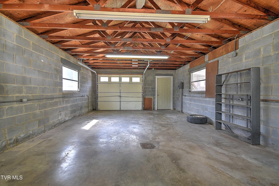 Photo #28: 711 Parkway Boulevard