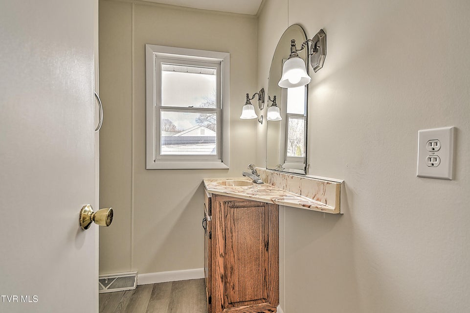 Photo #24: 711 Parkway Boulevard