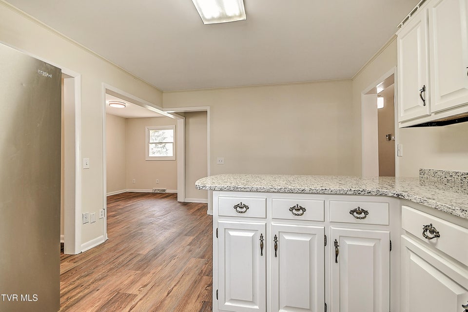 Photo #22: 711 Parkway Boulevard