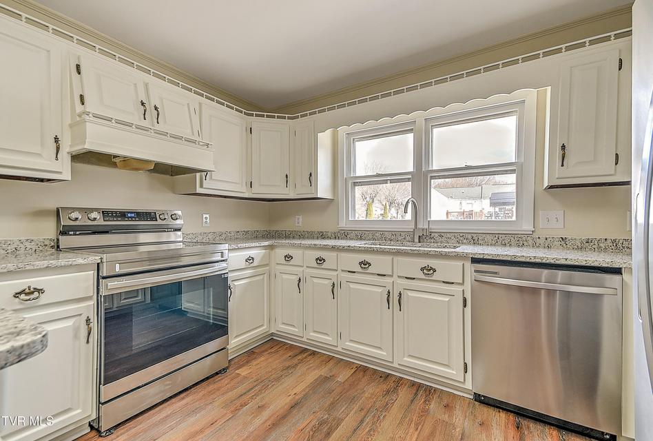 Photo #20: 711 Parkway Boulevard