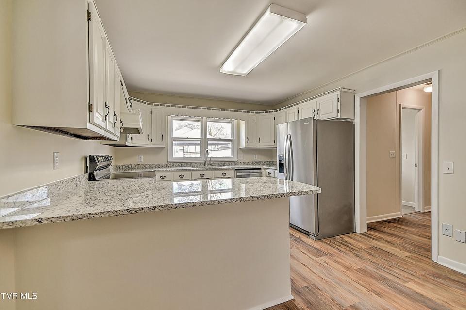 Photo #19: 711 Parkway Boulevard