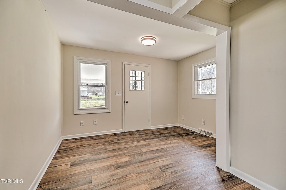 Photo #15: 711 Parkway Boulevard