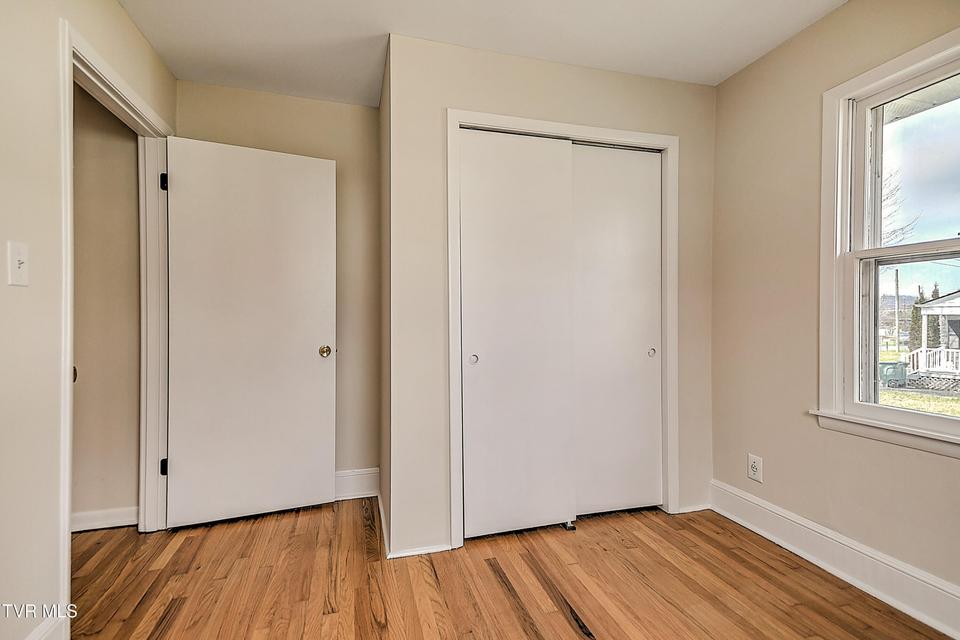 Photo #12: 711 Parkway Boulevard