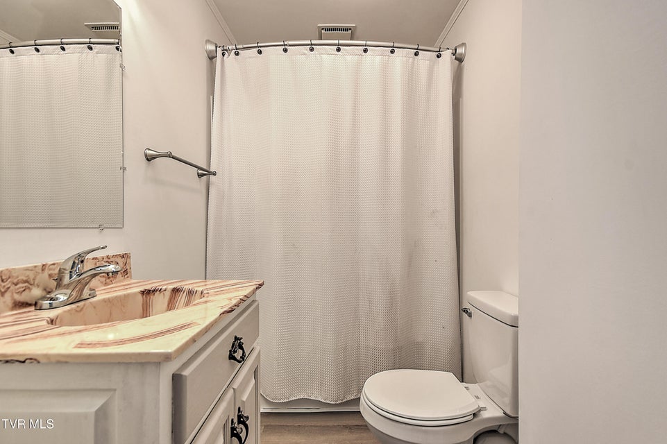 Photo #14: 711 Parkway Boulevard