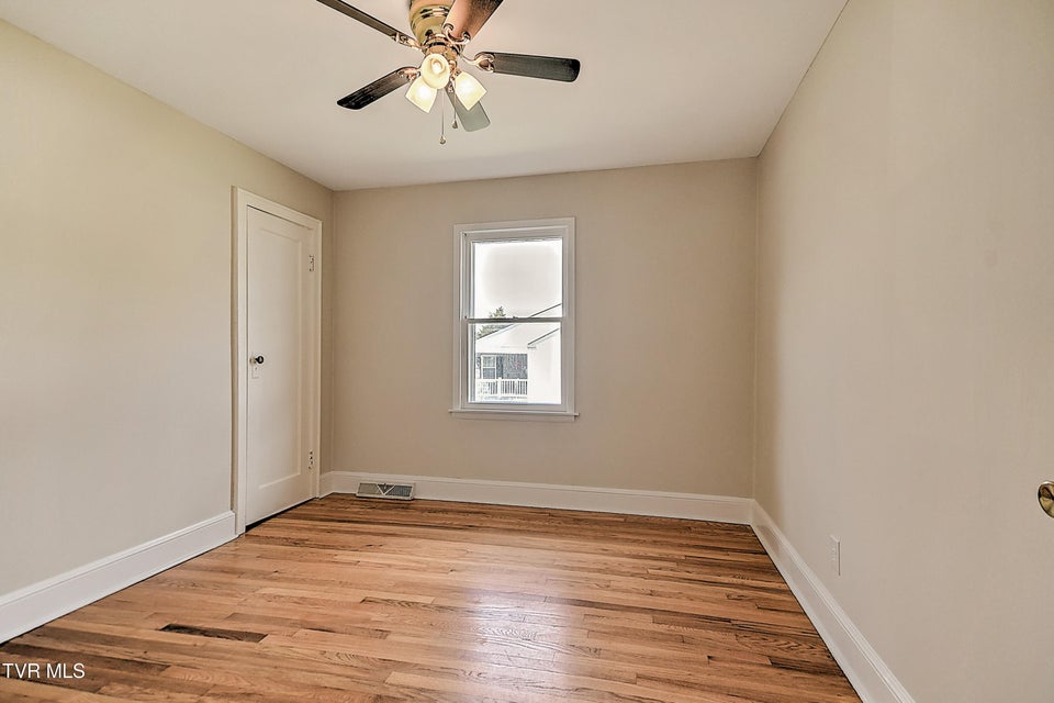 Photo #9: 711 Parkway Boulevard