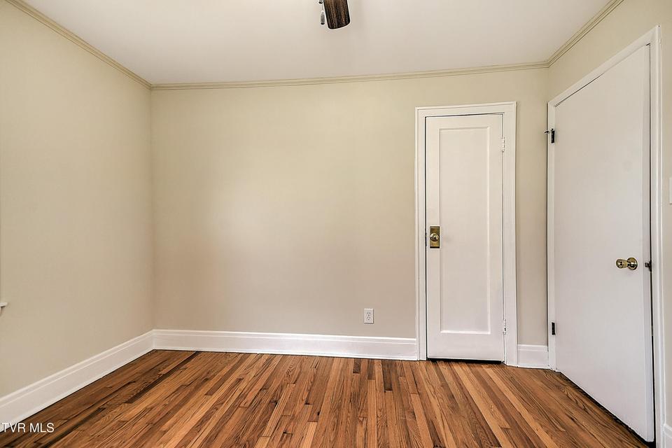 Photo #10: 711 Parkway Boulevard