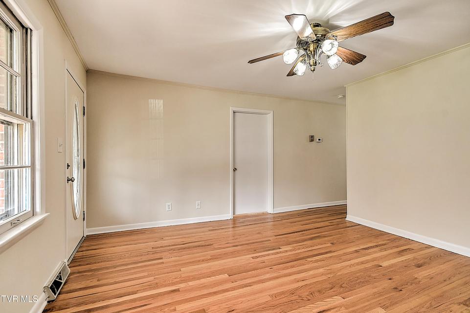 Photo #6: 711 Parkway Boulevard