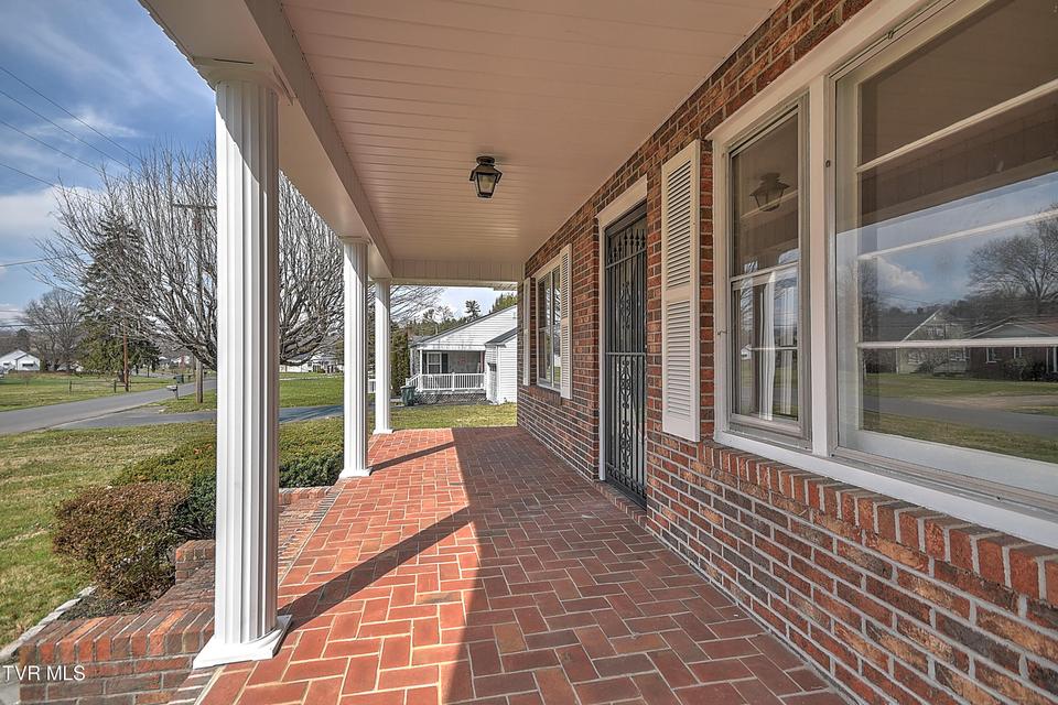 Photo #30: 711 Parkway Boulevard