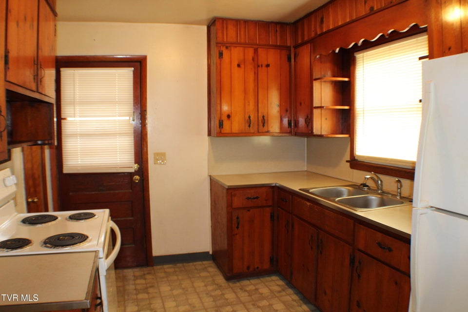 Photo #6: 3988 Memorial Boulevard