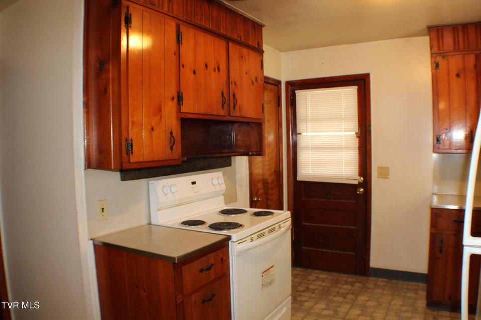 Photo #10: 3988 Memorial Boulevard