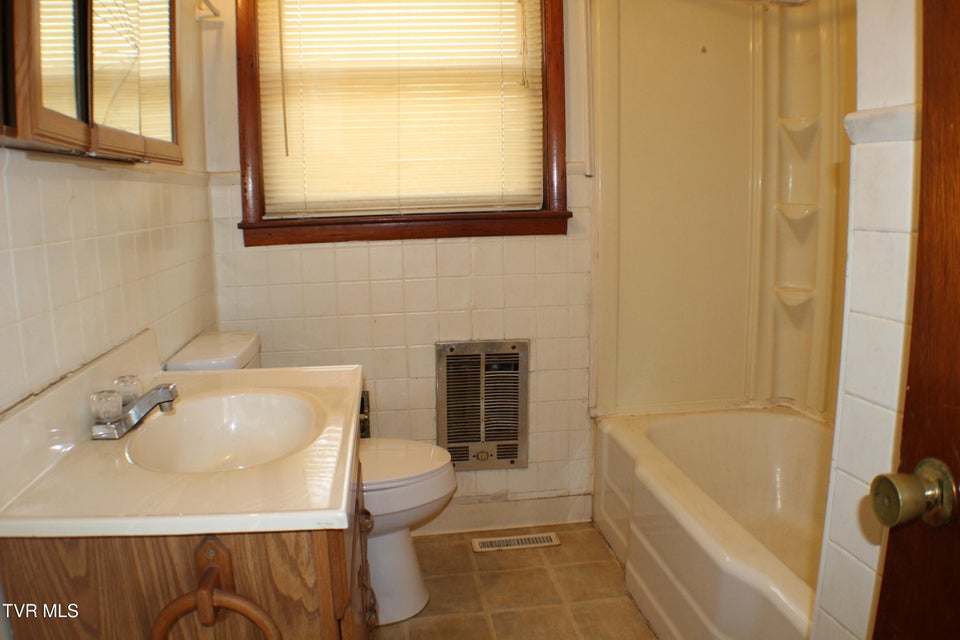 Photo #18: 3988 Memorial Boulevard