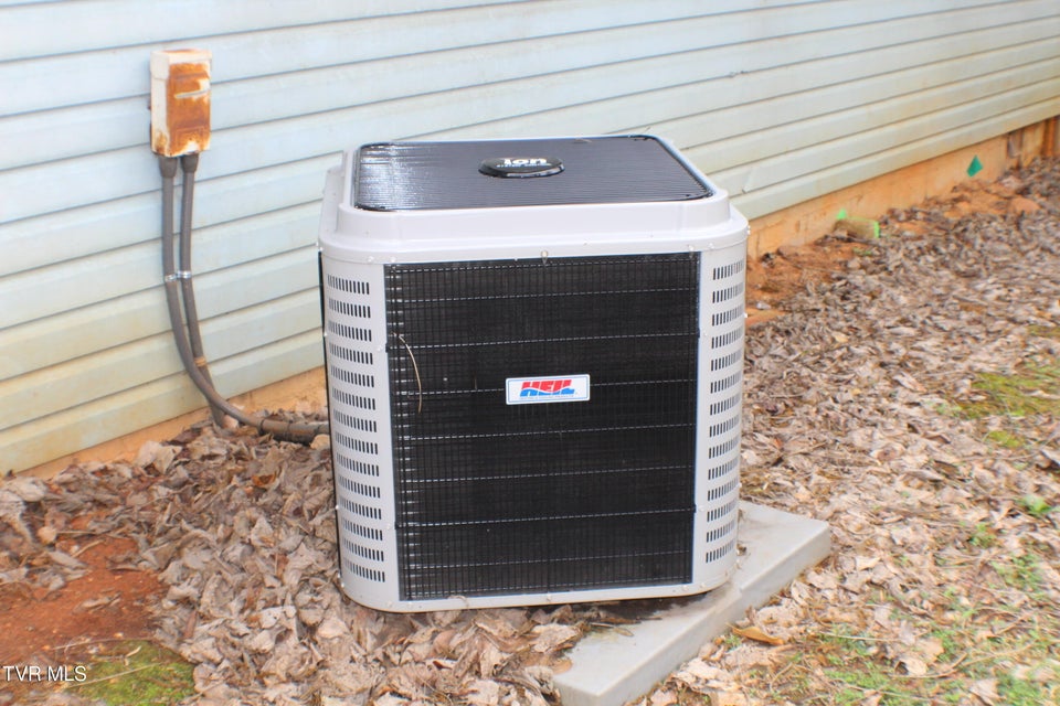 Photo #24: 3988 Memorial Boulevard