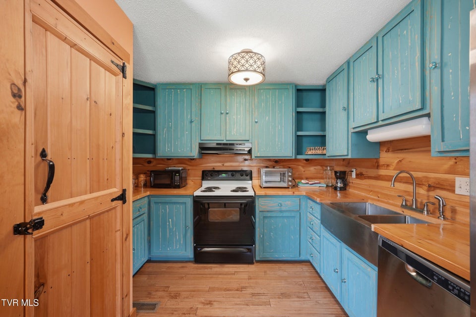 Photo #56: 1505 Williams Hollow Road