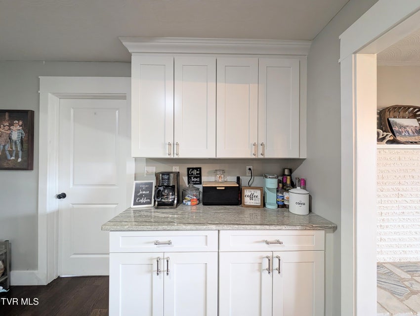 Photo #34: 246 The New Road