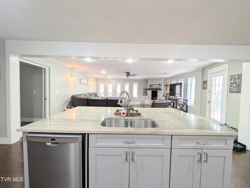 Photo #36: 246 The New Road