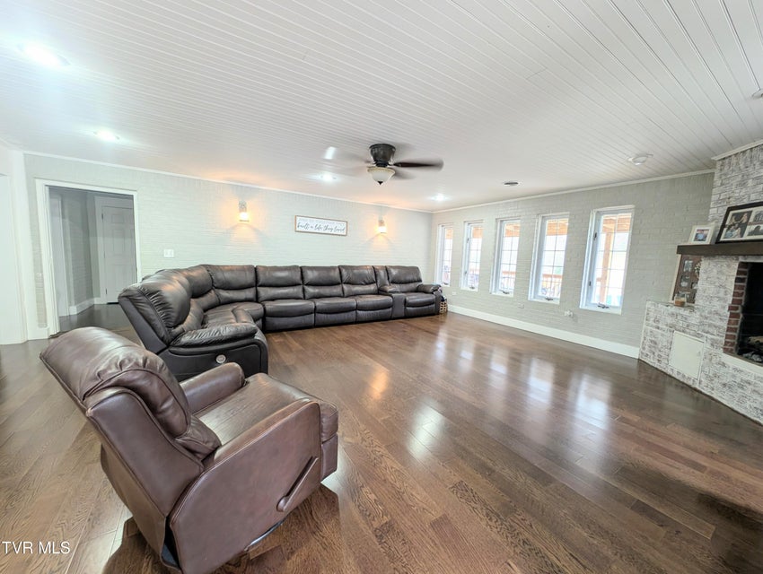 Photo #38: 246 The New Road