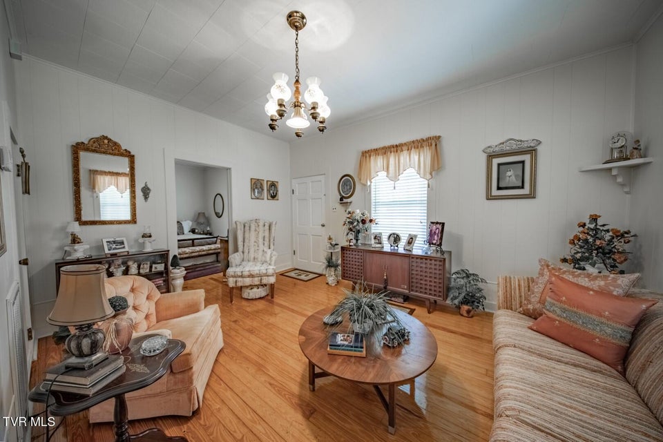Photo #12: 631 6th St 