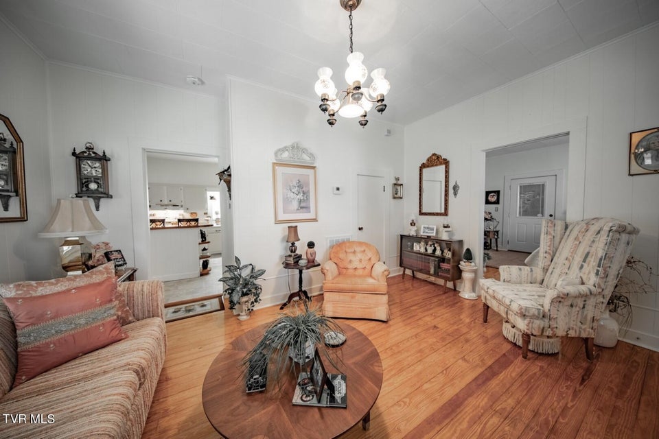 Photo #13: 631 6th St 