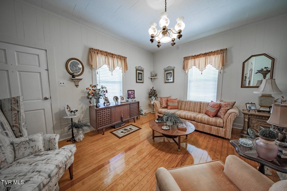 Photo #14: 631 6th St 
