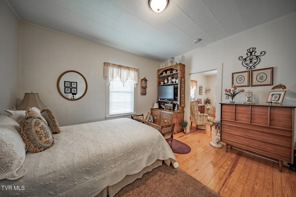 Photo #17: 631 6th St 