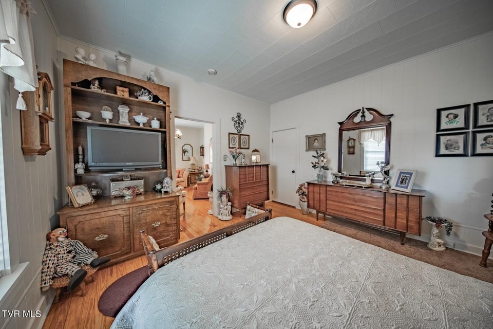 Photo #18: 631 6th St 