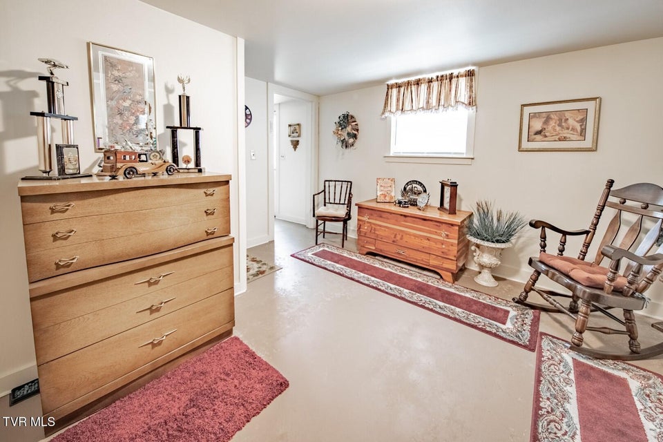 Photo #21: 631 6th St 