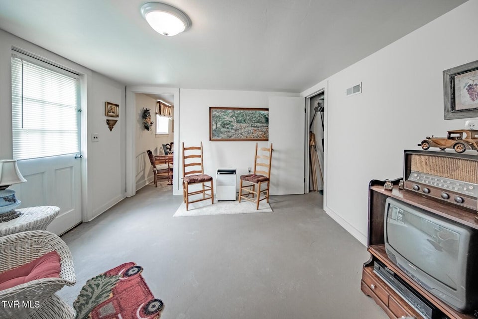 Photo #23: 631 6th St 