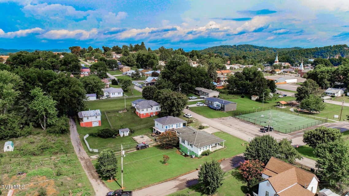 Photo #31: 631 6th St 