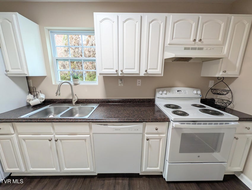 Photo #7: 1944 Greenway Street