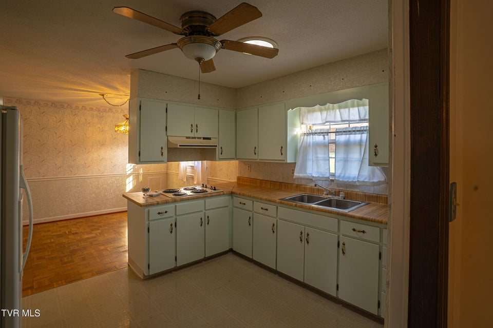 Photo #10: 111 Fairlawn Drive