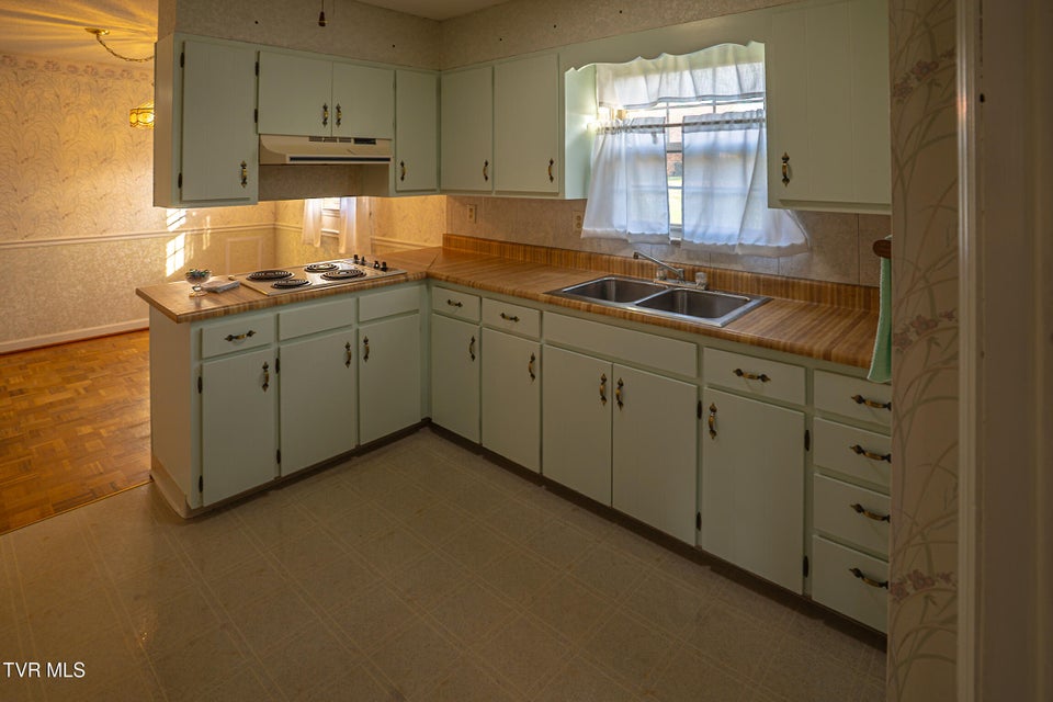 Photo #13: 111 Fairlawn Drive