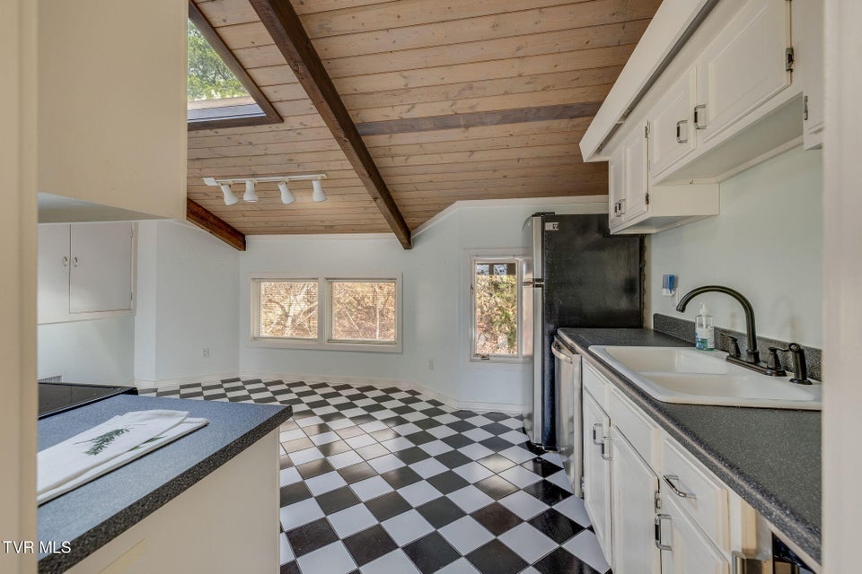 Photo #14: 111 Tree Top Lane