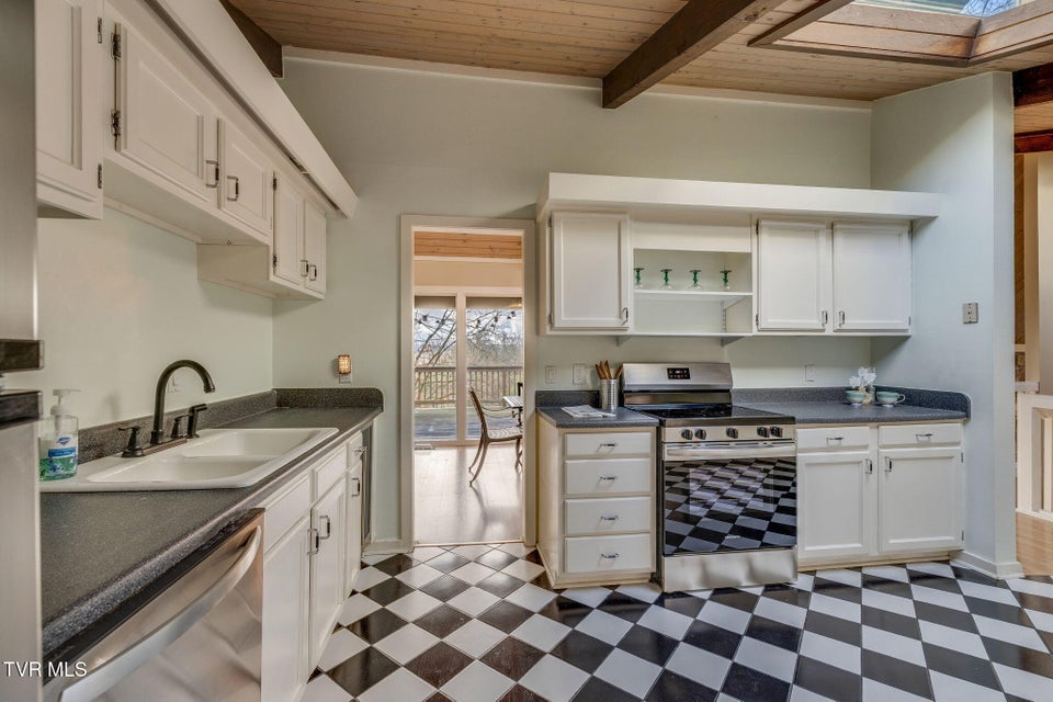 Photo #15: 111 Tree Top Lane