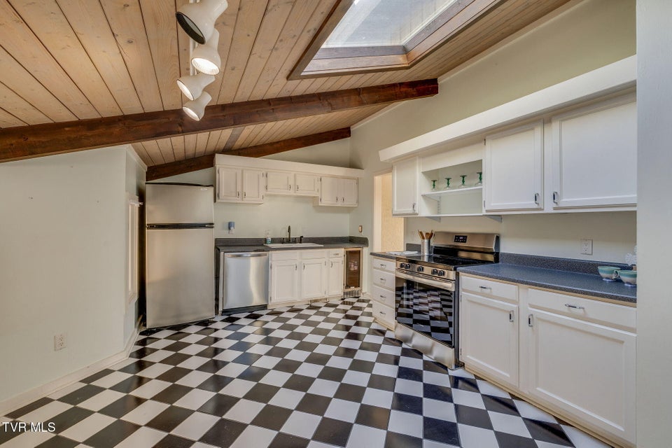 Photo #17: 111 Tree Top Lane