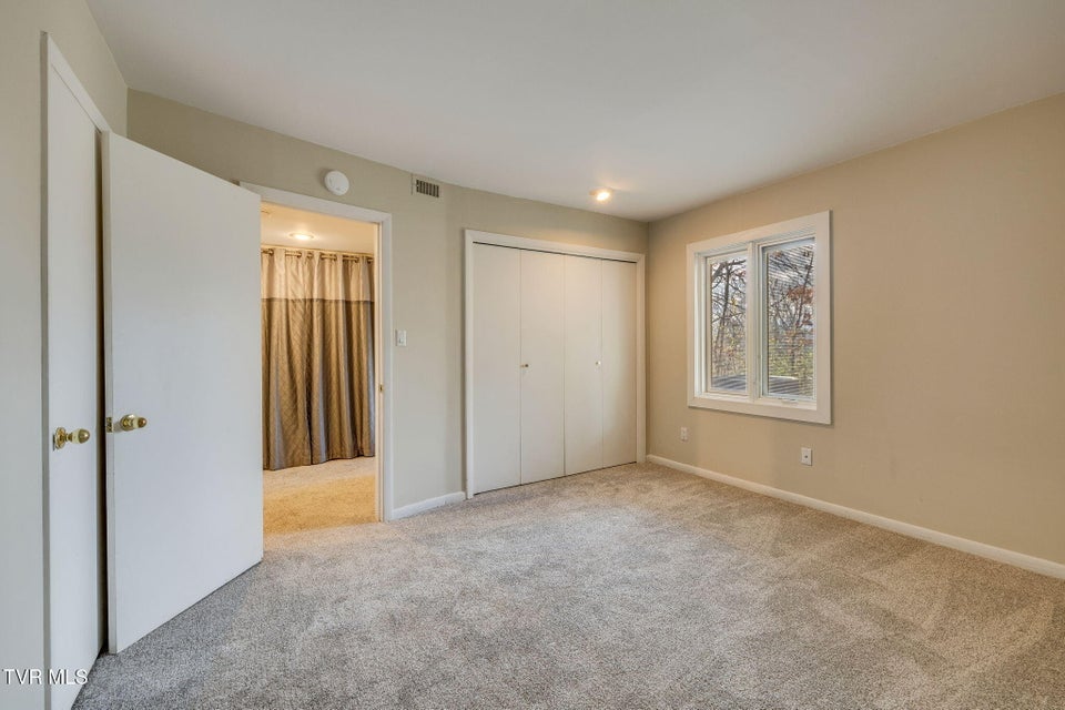 Photo #34: 111 Tree Top Lane