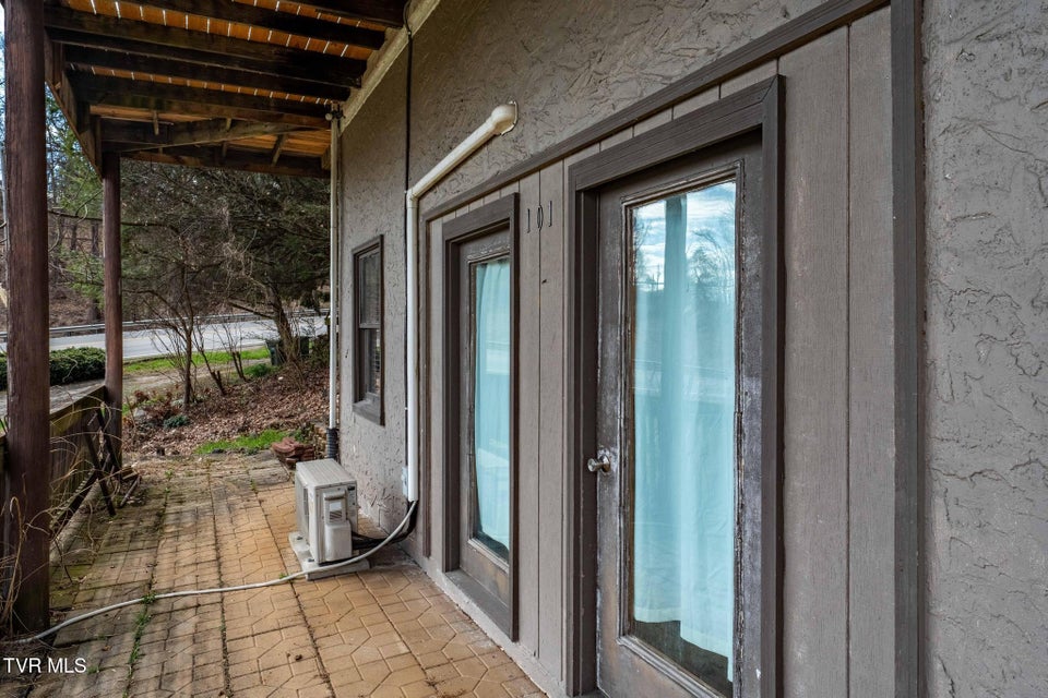 Photo #35: 101 Taylortown Road