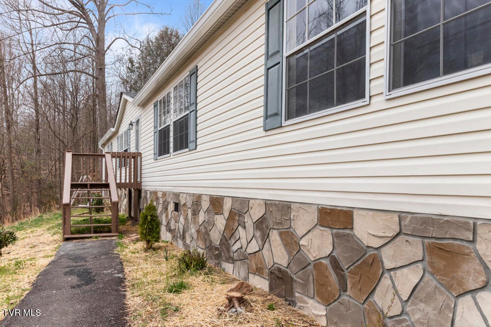 Photo #26: 835 Mountain View Road