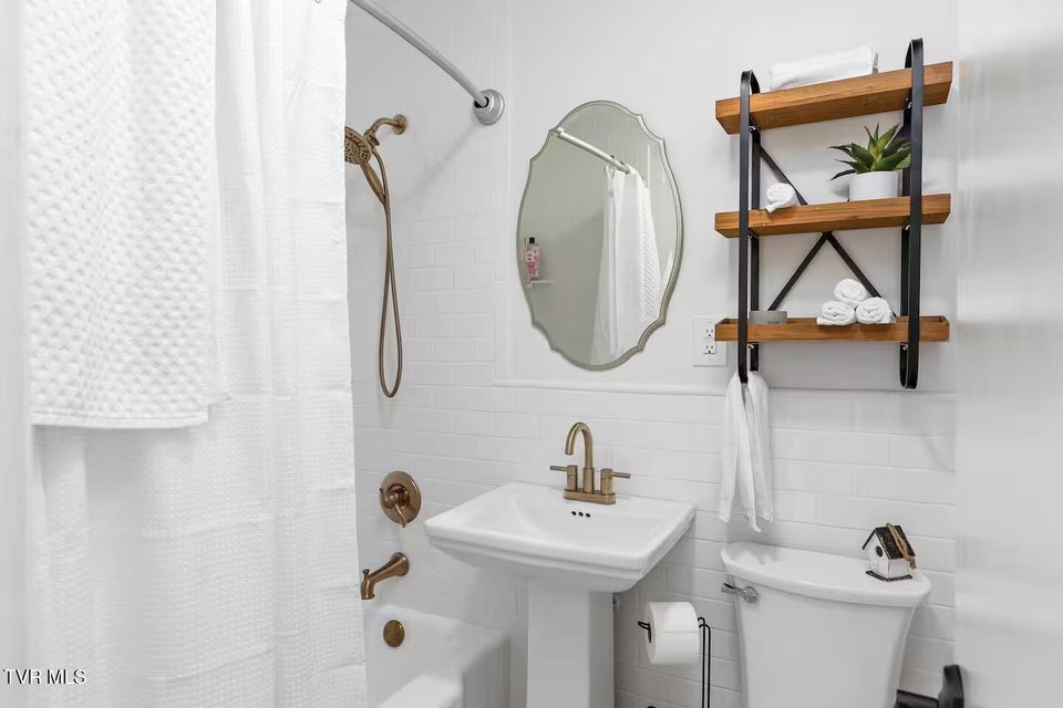 Photo #26: 508 Woodhaven Drive