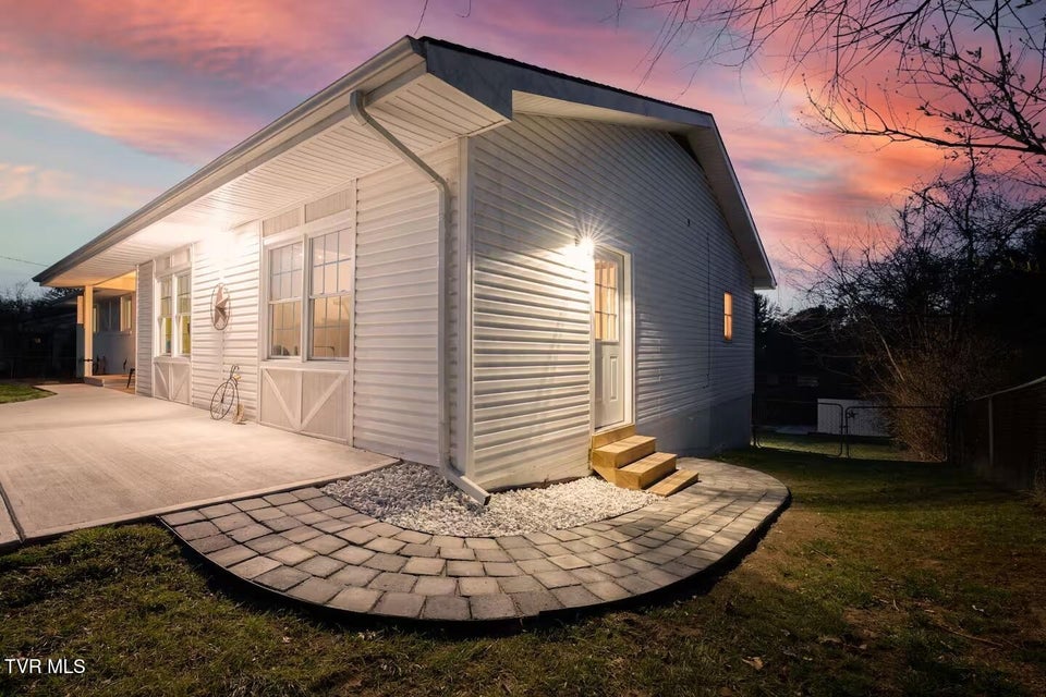 Photo #31: 508 Woodhaven Drive