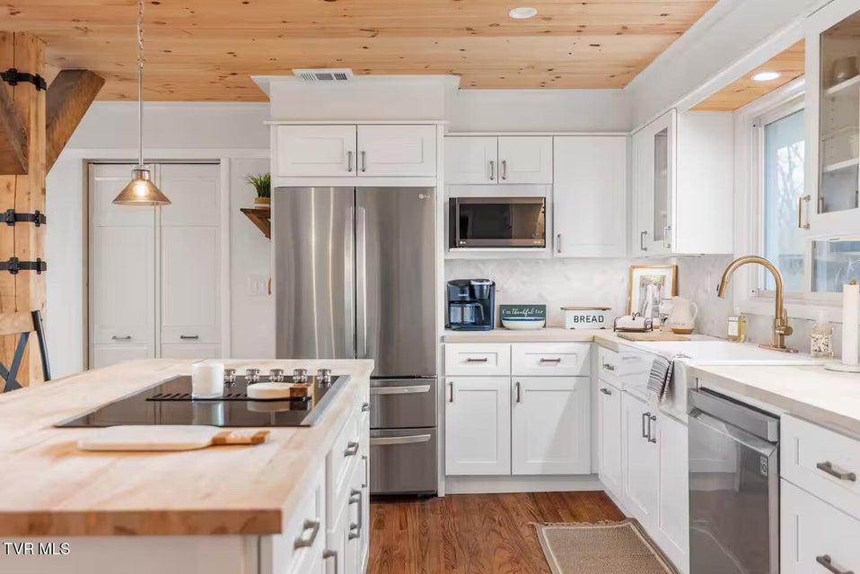 Photo #13: 508 Woodhaven Drive