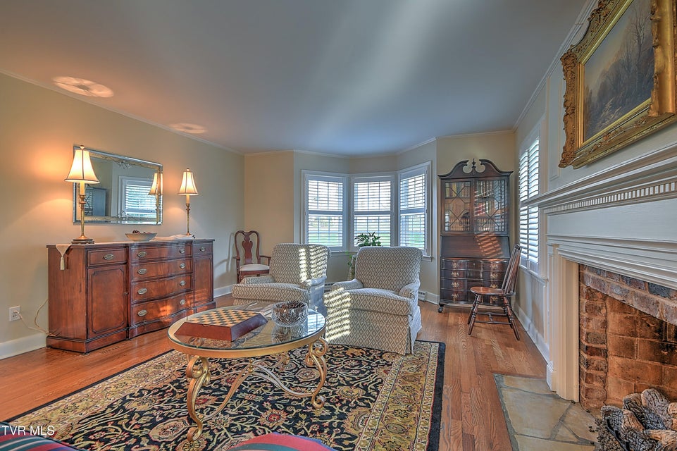 Photo #8: 2041 Edgemont Avenue